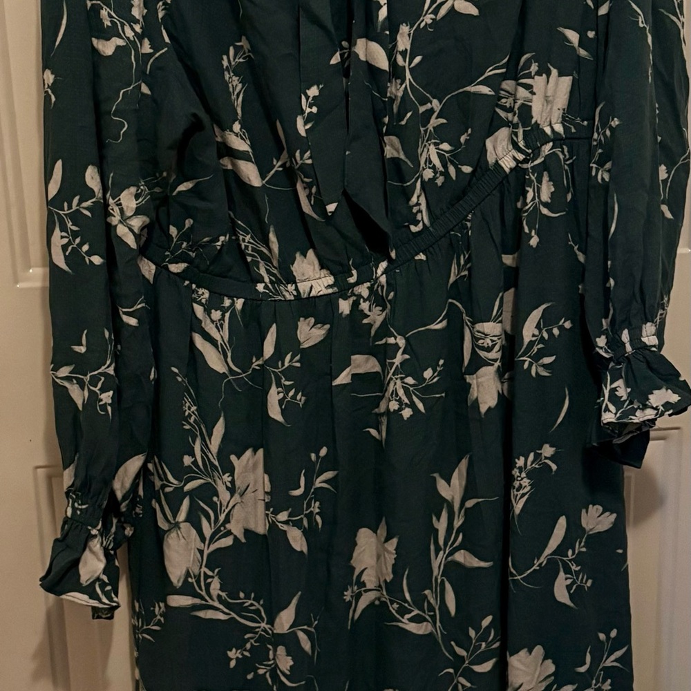Ava & Viv Dark Green Floral Long Sleeve Dress